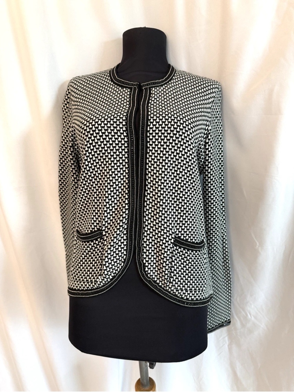 J. McLaughlin Black White Chain Detail Sweater - Size Small